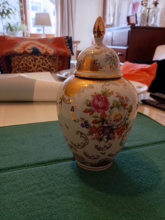 Pote de porcelana Vista Alegre