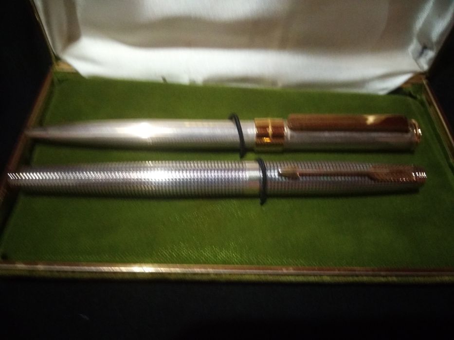 Caneta Parker e Waterman em prata e aparo em 14k ouro