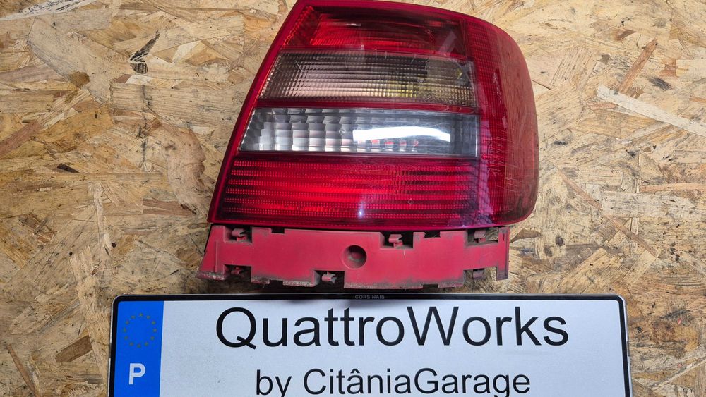 AUDI A4 B5 (8D)-Stop/Farolim DIREITO SEDAN/CARRO 1995 até 2000 *