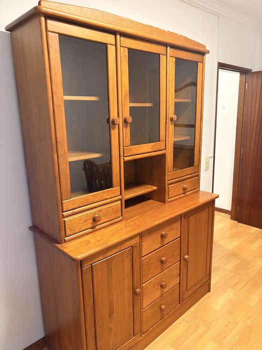 Armário de sala em madeira