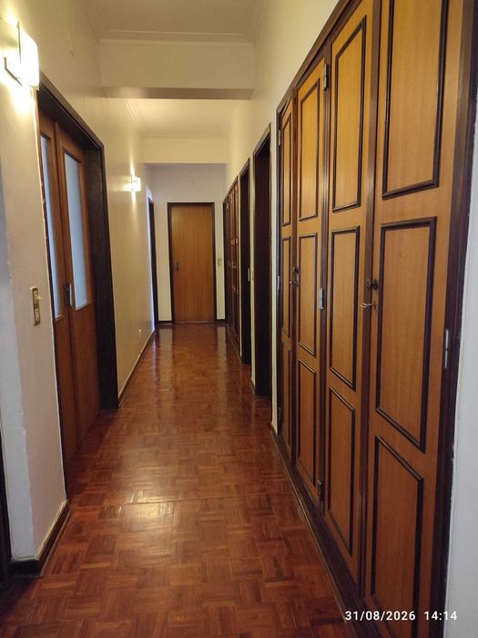 arrenda-se 4 quartos mobilados em coimbra (perto de celas e praça da republica)
