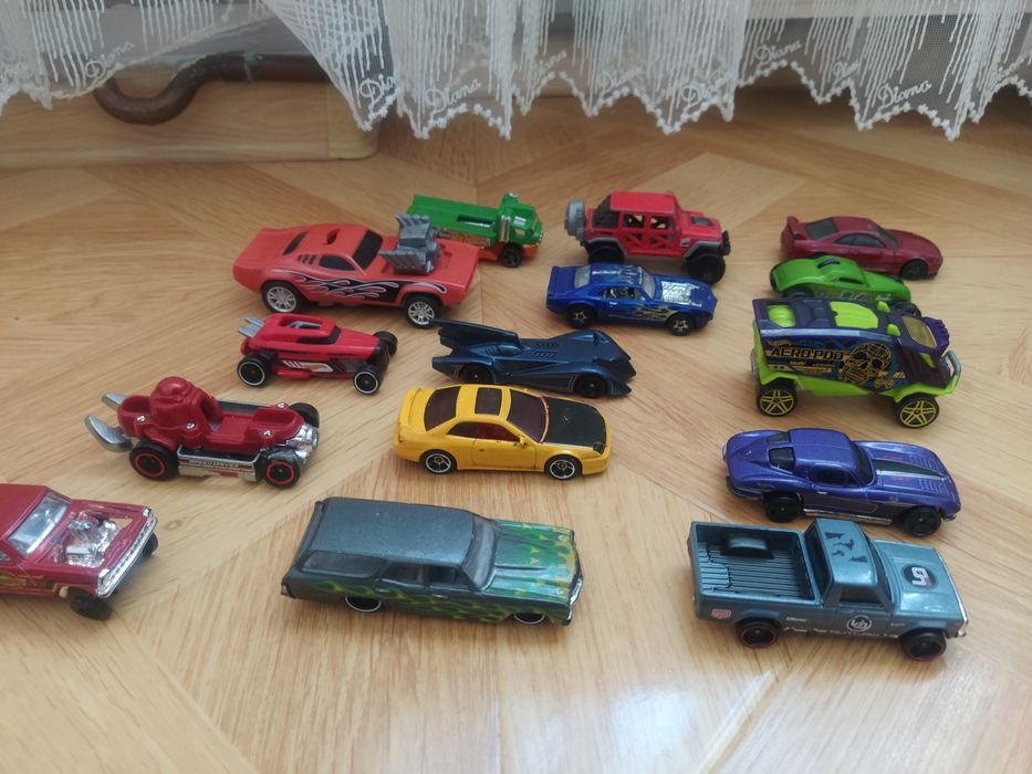 Розпродаж колекцій машинок