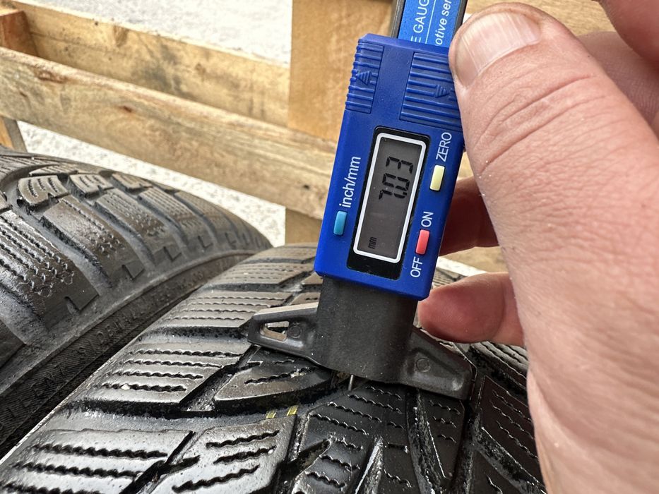 Шини зима 185/65 R15 Nokian резина комплект