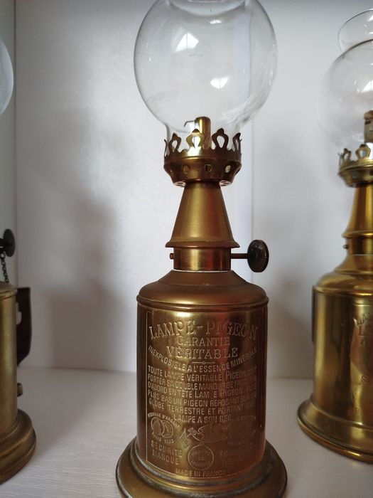 Старовинна лампа голуба