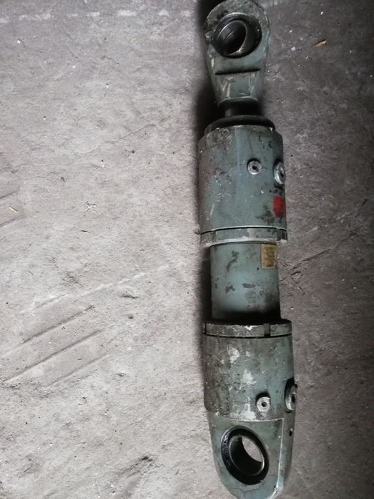 Starocie stary siłownik hydrauliczny-CIEZKI