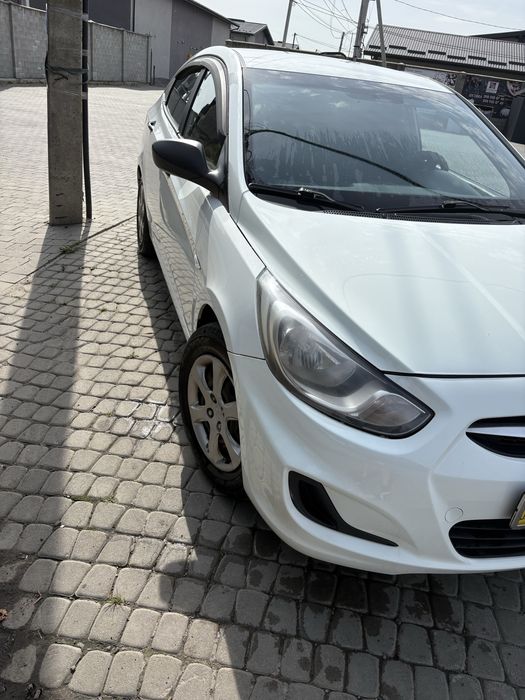 Hyundai accent 2013