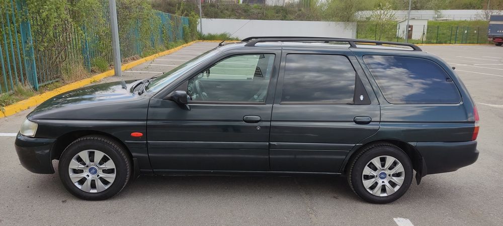 Ford escort 1.6 v16