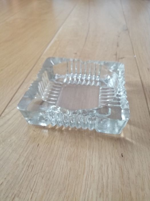 Szklana popielniczka PRL