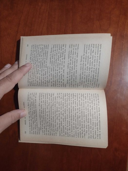 Livros de Letras, Literatura Portuguesa e outras.