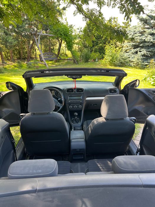 VW Golf Cabrio 2.0 TDI 2014 – Xenon skrętny, grzane fotele, automat dach, zadbany