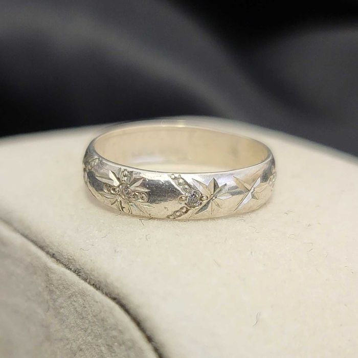 srebrny pierścionek próby 925