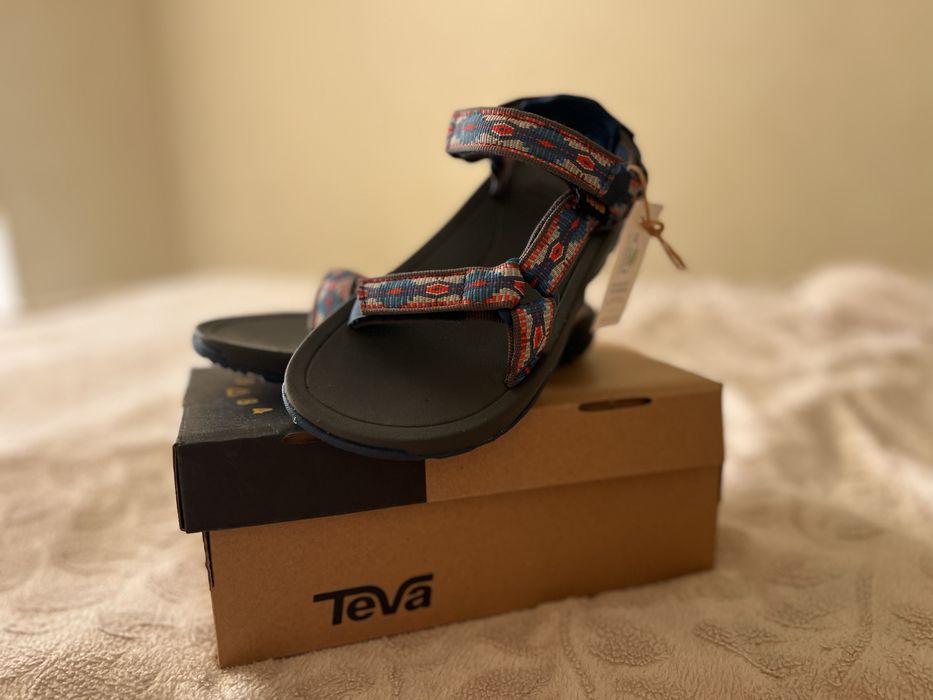 Продам босоніжки фірмові TEVA, розмір  31. Нові