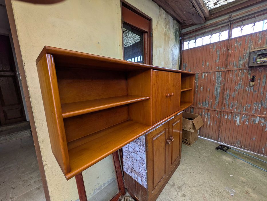vendo quadro  + mobília de quarto + armário + cama + vitrine