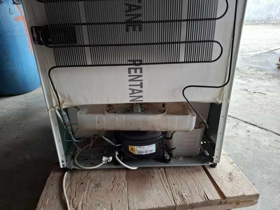 Frigorífico usado para peças