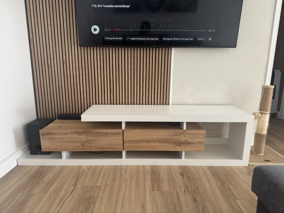 Movel de Tv  branco e carvalho rustico