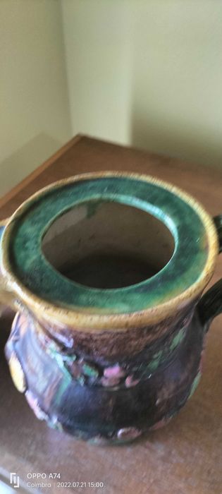 Jarra de vinho em louça da antiguidade