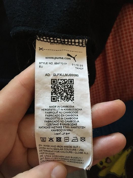 Толстовка Puma чорна із принтом на спині