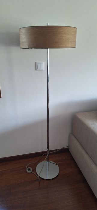 Candeeiro de pé de marca