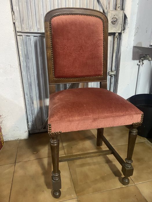 Cadeira almofadada em excelente estado