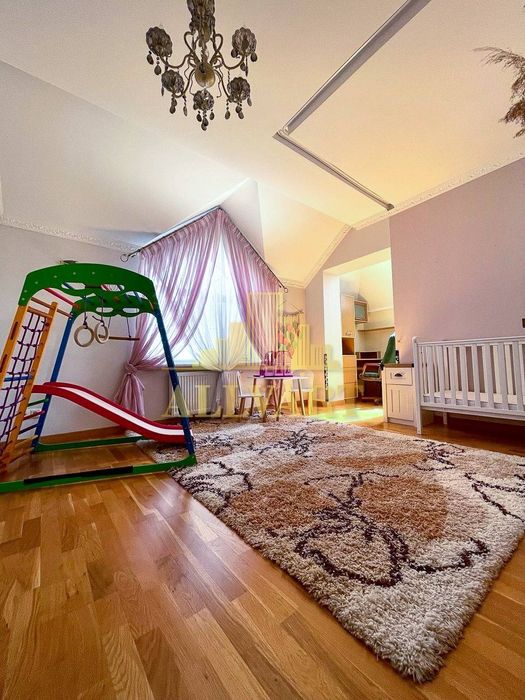 Продаж будинку на Оболоні, Оболонська набережна, метро Героїв Дніпра