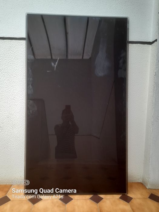 TV Samsung - 30€. Avariada/partida! Ótima para aproveitamento de peças.