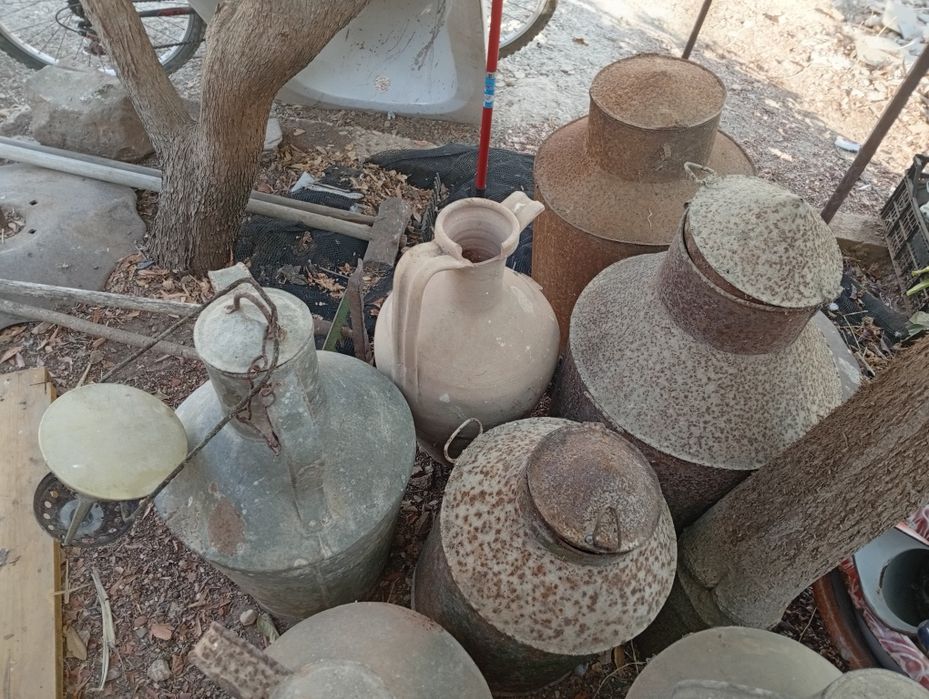 Velharias , potes , cântaros