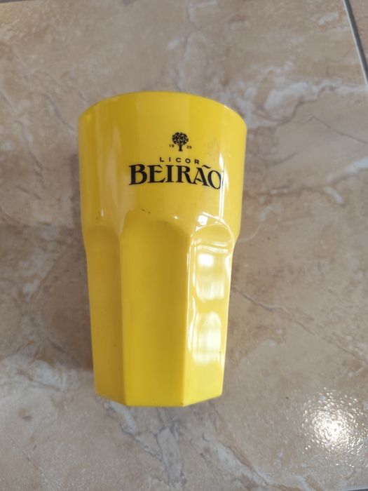 Conjunto 4 copos licor Beirão