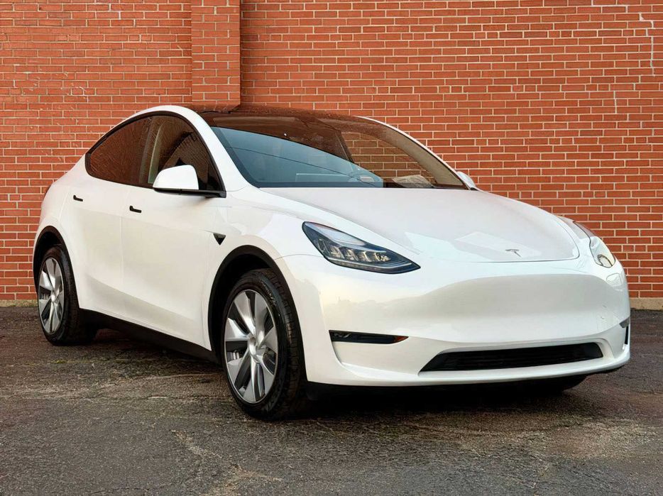 Tesla Model Y Long Range      2023
