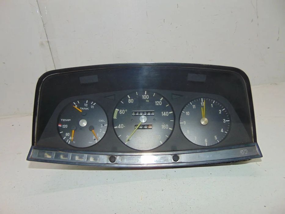 Mercedes W123 conta kilómetros