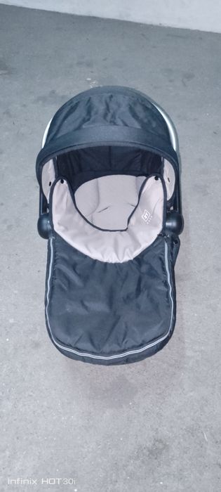 Carrinho de bebe trio da Zippy