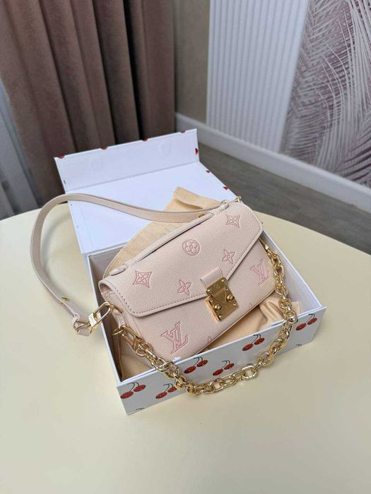 Сумка Louis Vuitton Pochette Metis East West