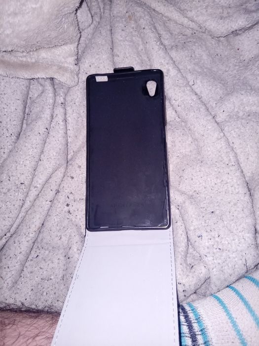 Etui na telefon.