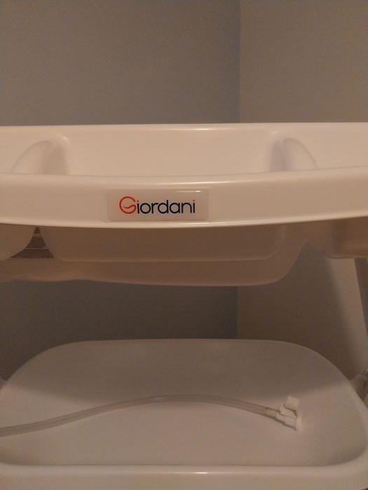 Banheira de bebé com muda fraldas