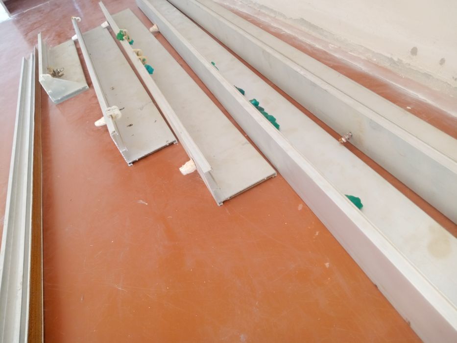 Карниз алюминий.