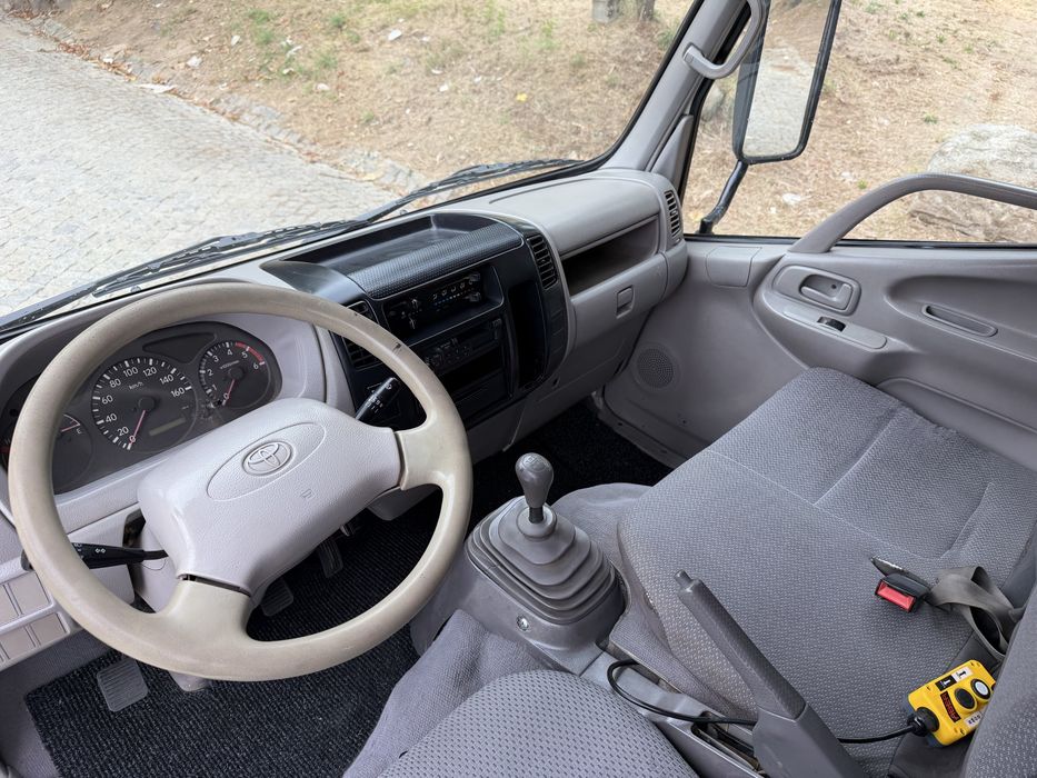 Toyota Dyna 250 TriBasculante 2006