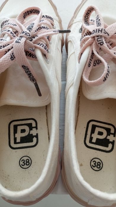 Кеди, мокасини жіночі