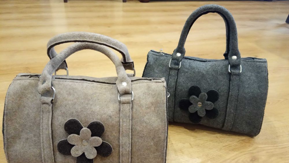 Torba z filcu z filcowym kwiatkiem beżowa/szara