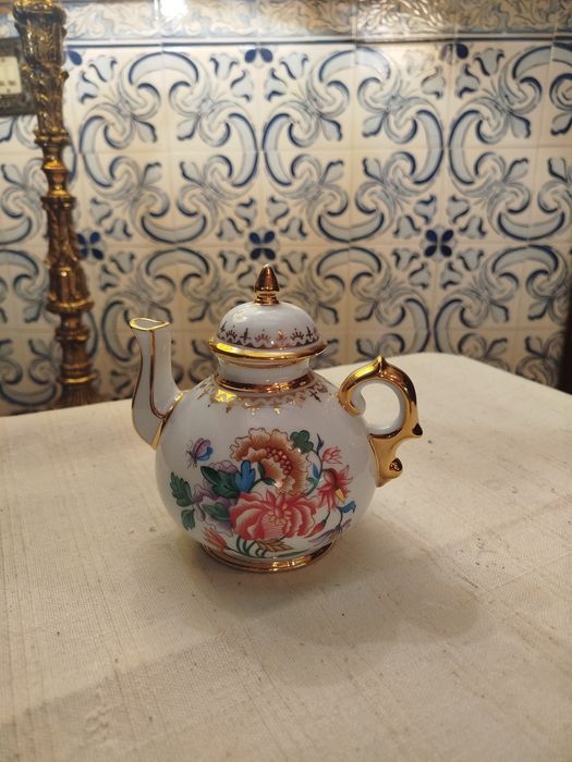Bules de chá em porcelana