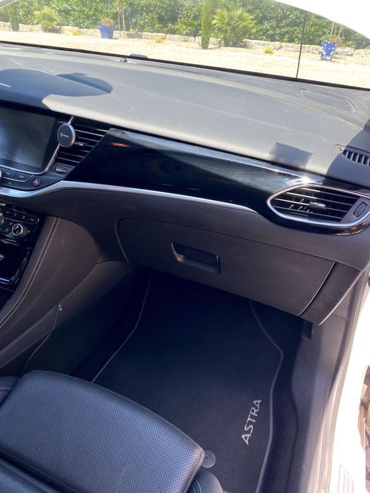 Carro Opel Astra Branco "Novo Innovation 5 Portas" 2017 Gasolina Automático 1.4 Turbo 150CV.