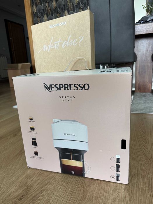 Máquina de Café Nespresso Vertuo Next dark grey nova com garantia