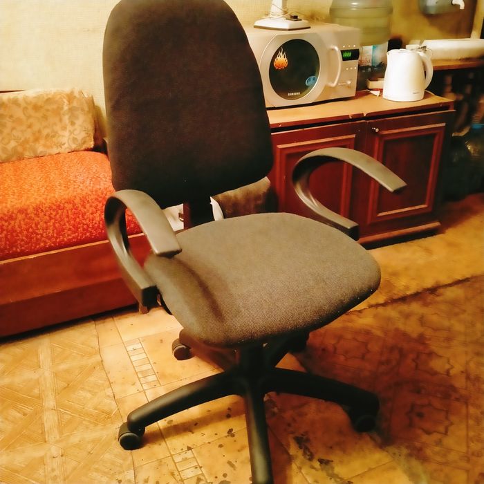 Офисный стул б/у.