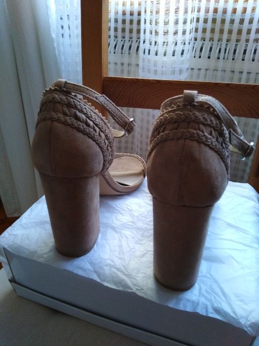 Buty damskie, sandały na obcasie