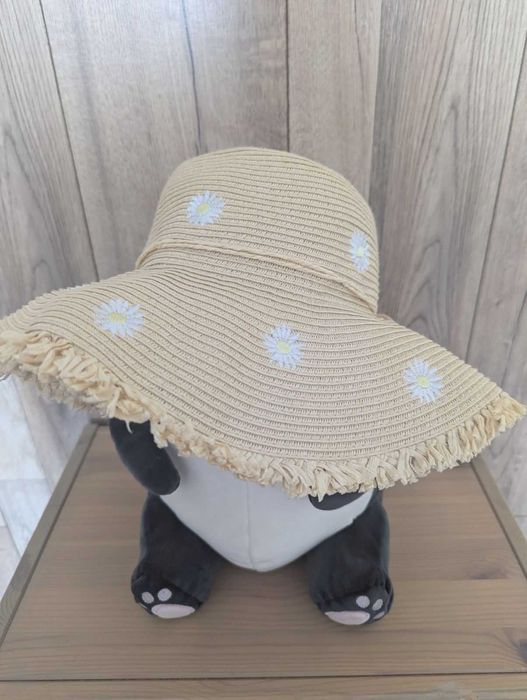 Модний капелюшок для дівчинки