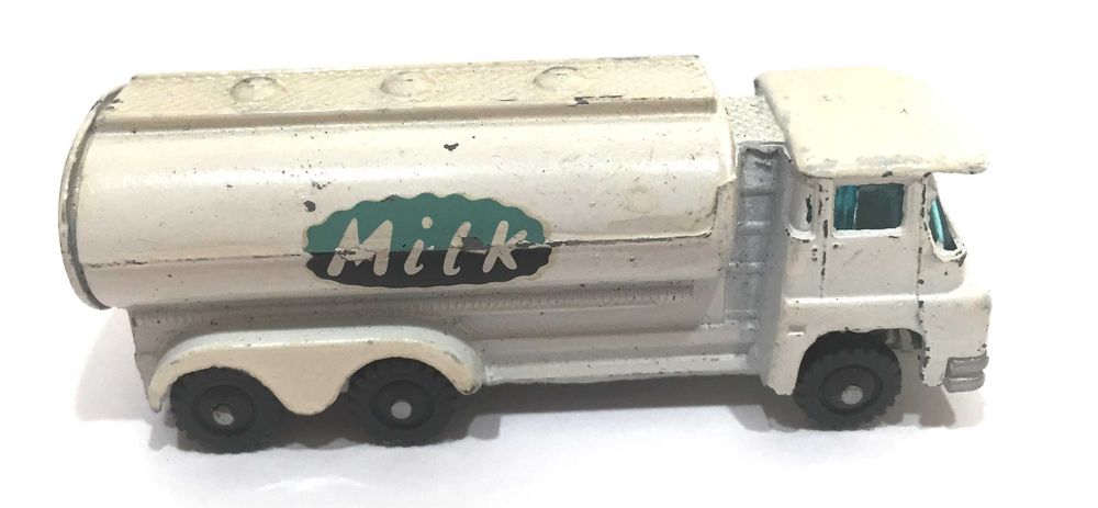 Husky - made in England - Milk Truck - 1/64 - 1960's