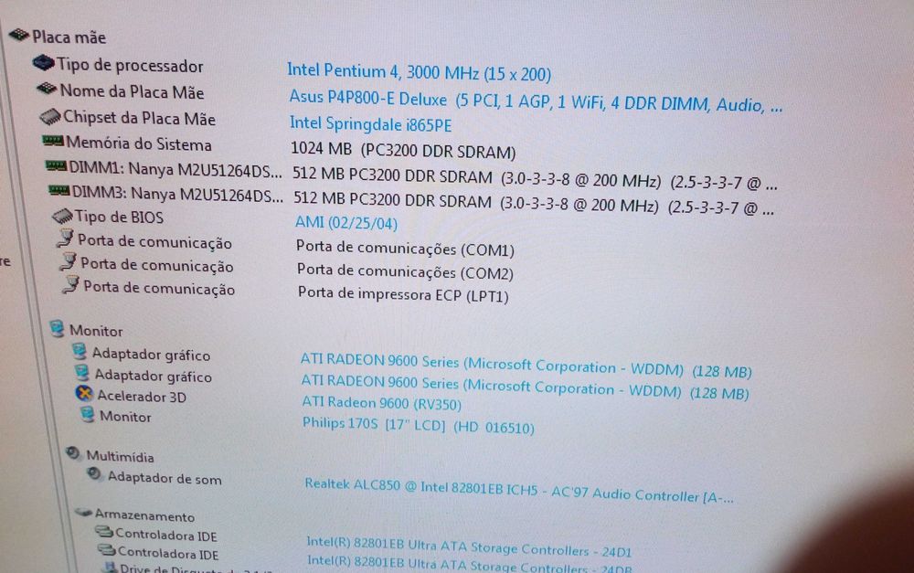 Computador Pentium 4, 3000 MHz com monitor PHILIPS e Teclado e rato