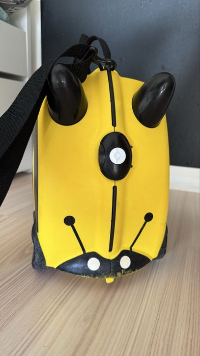 Trunki, Pszczółka - jeżdżąca walizeczka