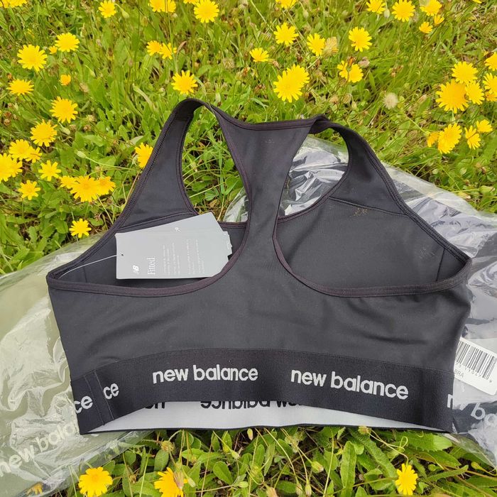 New Balance Top Desportivo Preto Suporte Médio Tecido Respirável