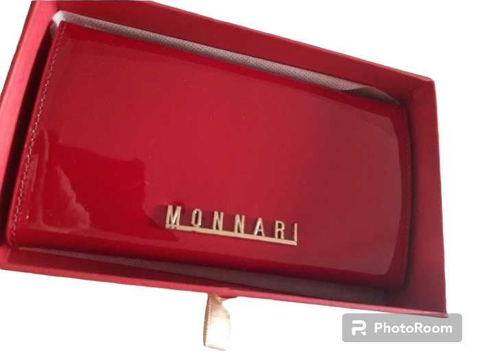 Bardzo elegancki portfel damski czerwony ze złotymi napisami