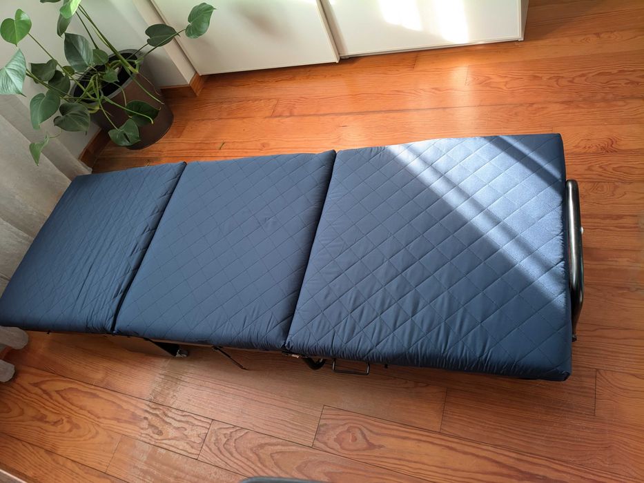 Divã/ cama como novo