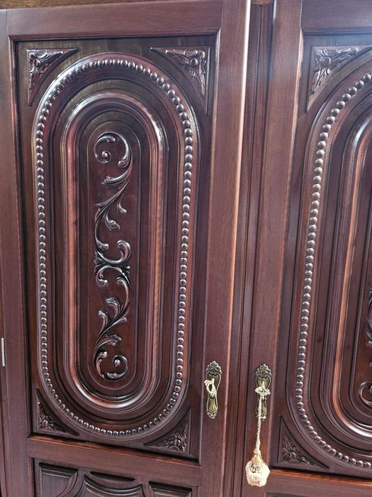 Roupeiro de duas portas em madeira - óptimo estado geral